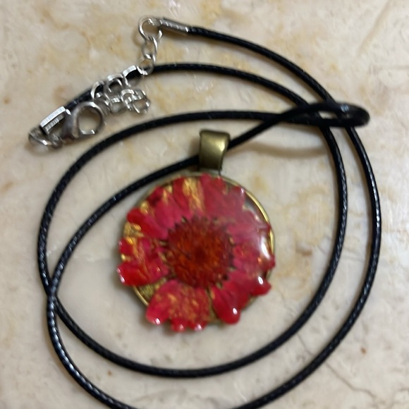 Real flower 🌺 necklace - Picture 5 of 5